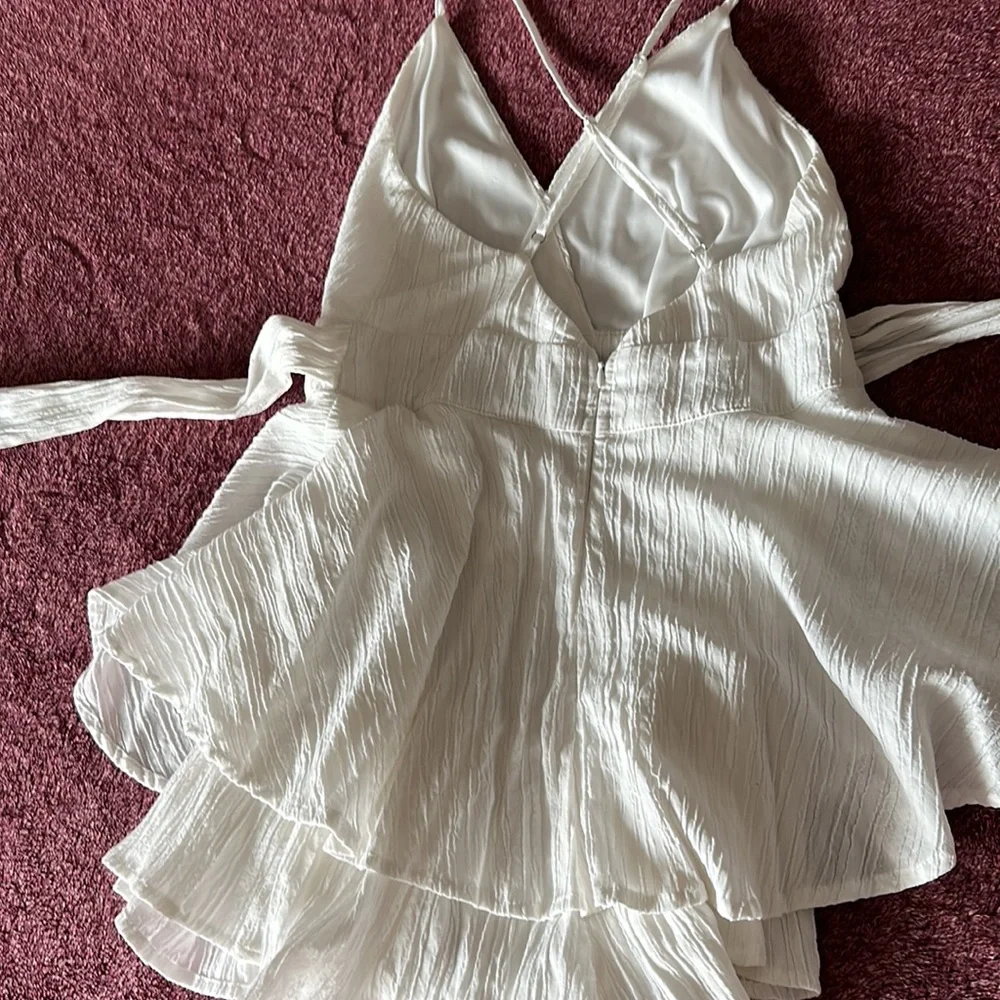 Short romper, jumpsuit, V cut at the top, crossed straps at the back - Picture 6 of 17